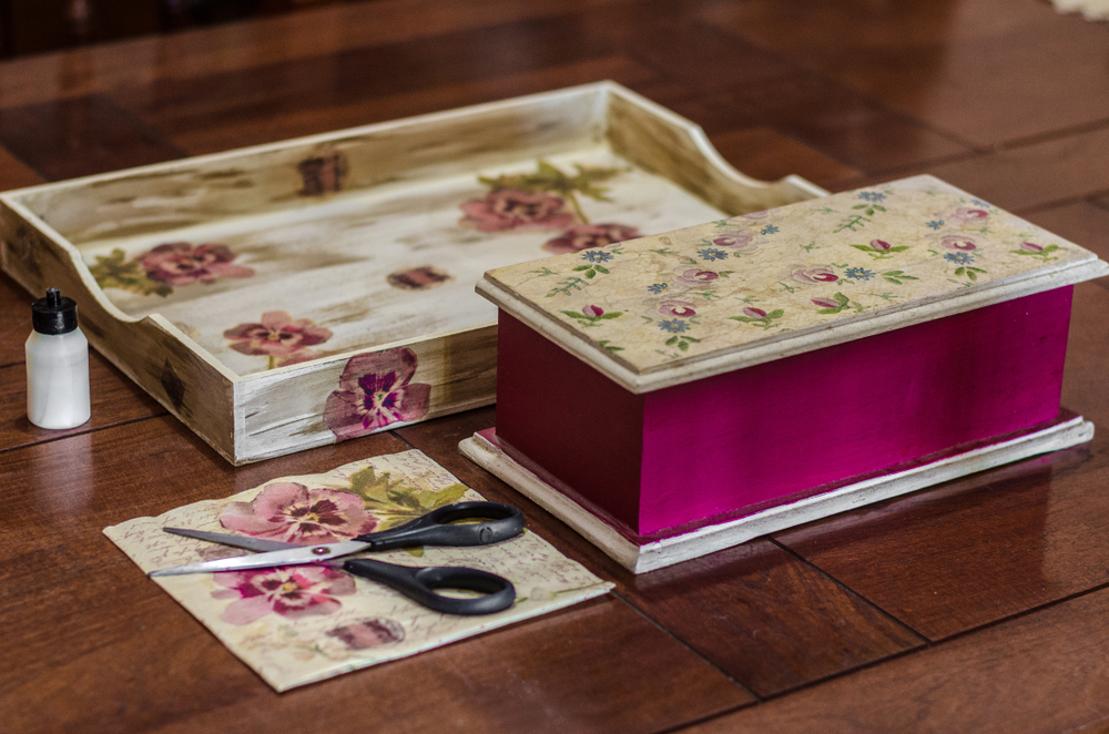 Decoupage - sztuka i techniki klejenia dla początkujących 2